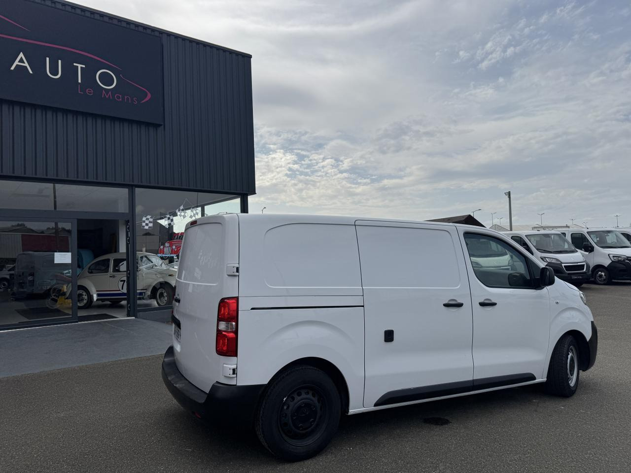 Peugeot Expert STANDARD 2.0 BLUEHDI 180CH S&S ASPHALT EAT8 - Furgon: slika 5 Peugeot Expert STANDARD 2.0 BLUEHDI 180CH S&S ASPHALT EAT8 - Furgon: slika 5