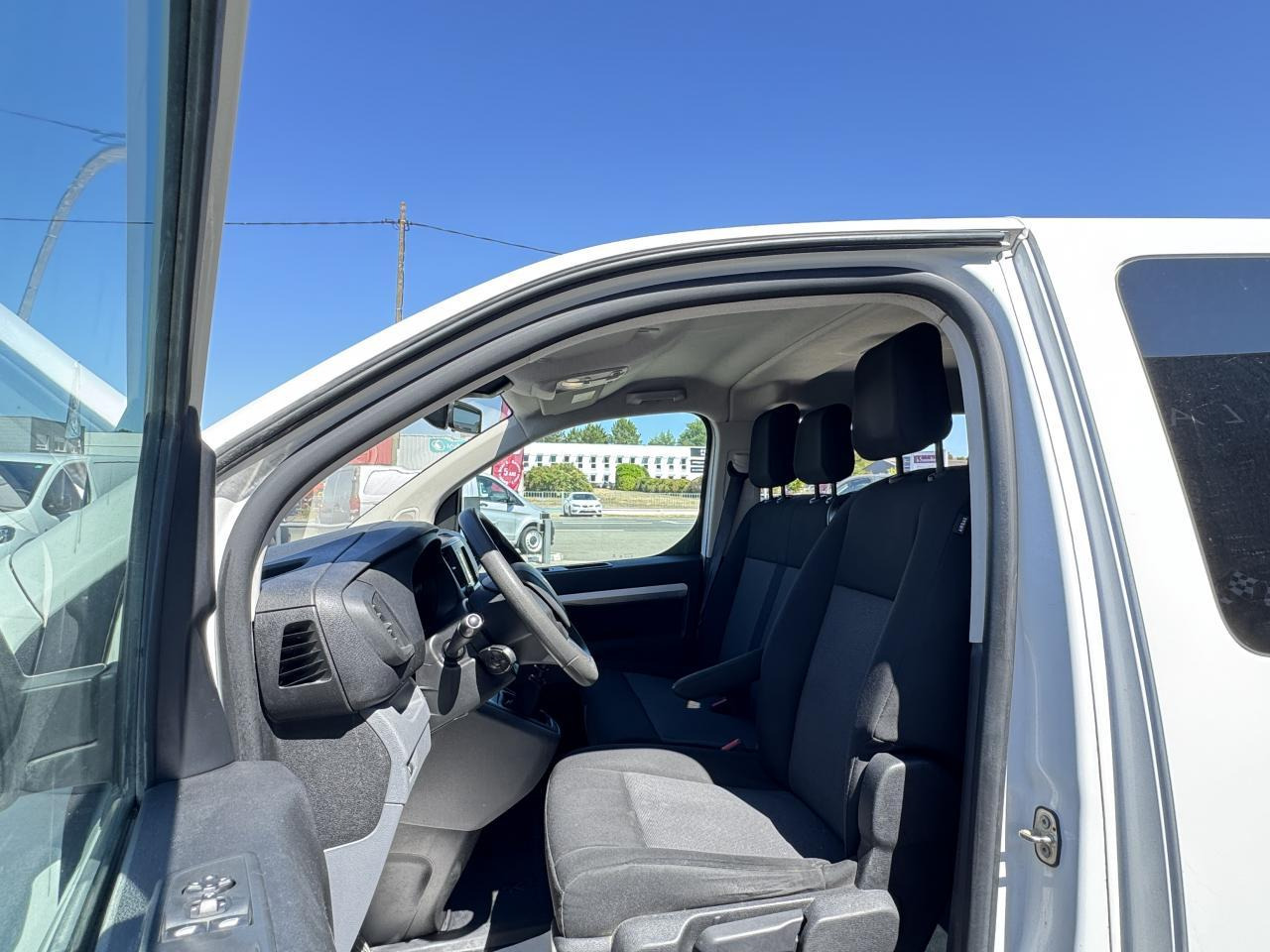 Peugeot Expert Standard 2.0 BlueHDI 150 S&S CABINE APPROFONDIE 6 PLACES - Dostavno vozilo z dvojno kabino: slika 4 Peugeot Expert Standard 2.0 BlueHDI 150 S&S CABINE APPROFONDIE 6 PLACES - Dostavno vozilo z dvojno kabino: slika 4