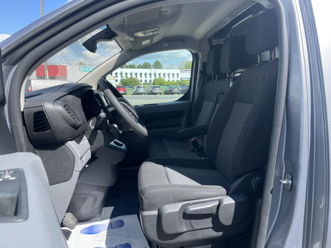 Peugeot Expert Standard 2.0 BlueHDI -180CH EAT8 ASPHALT - Furgon: slika 5 Peugeot Expert Standard 2.0 BlueHDI -180CH EAT8 ASPHALT - Furgon: slika 5