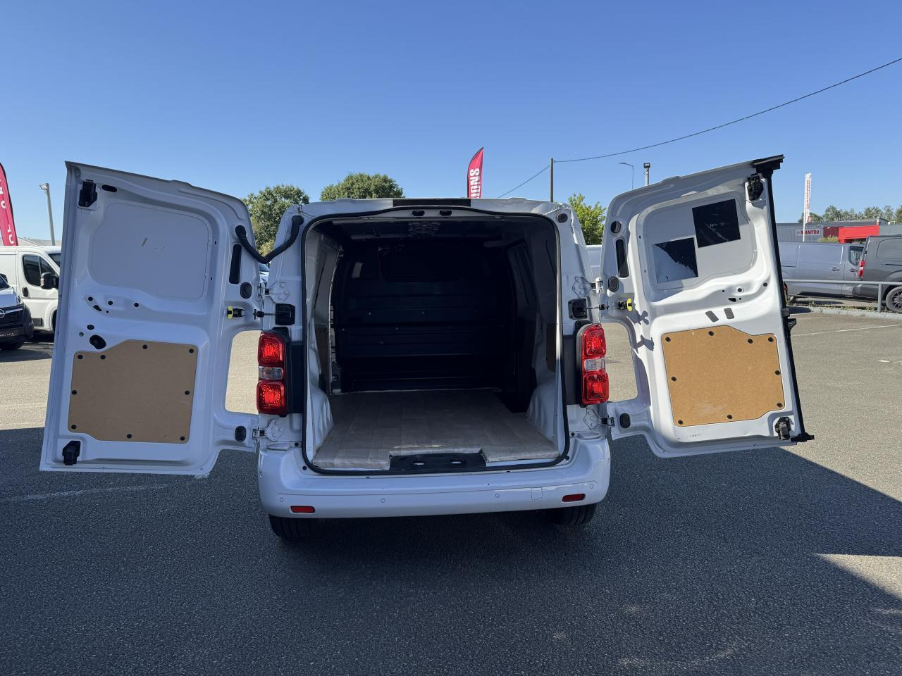 Peugeot Expert Standard 2.0 BlueHDi - 145 S&S - BV EAT8 III FOURGON Fourgon Asphalt PHASE 1 - Furgon: slika 2 Peugeot Expert Standard 2.0 BlueHDi - 145 S&S - BV EAT8 III FOURGON Fourgon Asphalt PHASE 1 - Furgon: slika 2
