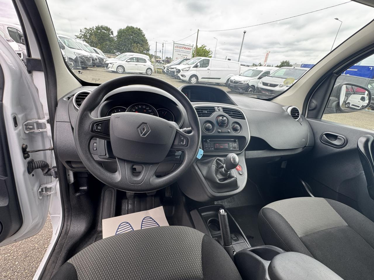RENAULT KANGOO 1.5 DCI 80CH CONFORT - Furgon: slika 4 RENAULT KANGOO 1.5 DCI 80CH CONFORT - Furgon: slika 4