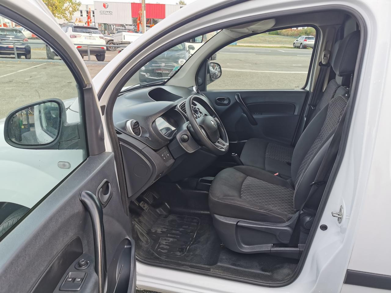RENAULT Kangoo L1 1.5 Energy dCi - 80 II EXPRESS FOURGON Générique PHASE 2 - Furgon: slika 4 RENAULT Kangoo L1 1.5 Energy dCi - 80 II EXPRESS FOURGON Générique PHASE 2 - Furgon: slika 4