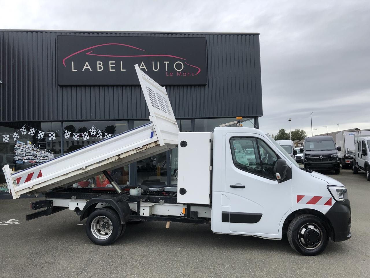 RENAULT MASTER 3T5 BENNE COFFRE RJ 2.3 DCI 145CH PROPULSION - Dostavno vozilo prekucnik: slika 1 RENAULT MASTER 3T5 BENNE COFFRE RJ 2.3 DCI 145CH PROPULSION - Dostavno vozilo prekucnik: slika 1