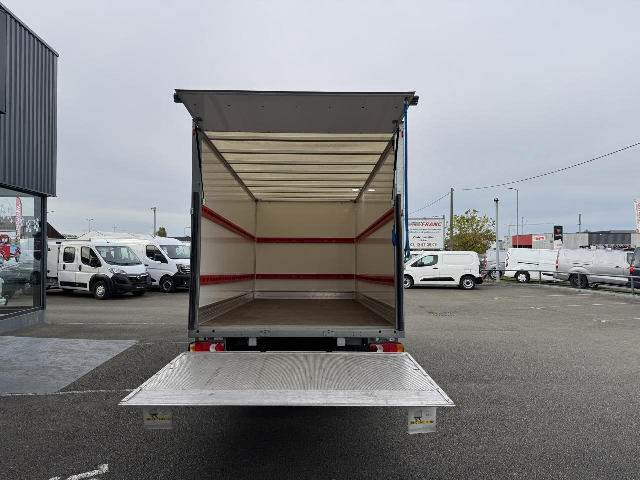 RENAULT MASTER 3T5 CAISSE 20M3 HAYON 2.3 DCI 145CH CONFORT - Dostavno vozilo z zabojnikom: slika 3 RENAULT MASTER 3T5 CAISSE 20M3 HAYON 2.3 DCI 145CH CONFORT - Dostavno vozilo z zabojnikom: slika 3