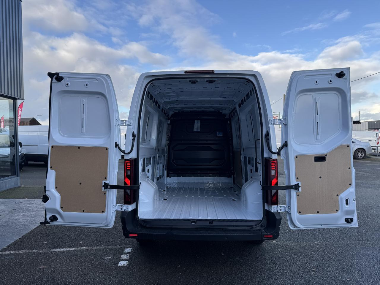 RENAULT Master Advance 3t5 L3H2 2.0 Blue dCi - 150 IV FOURGON Fourgon L3H2 Traction - Furgon: slika 3 RENAULT Master Advance 3t5 L3H2 2.0 Blue dCi - 150 IV FOURGON Fourgon L3H2 Traction - Furgon: slika 3