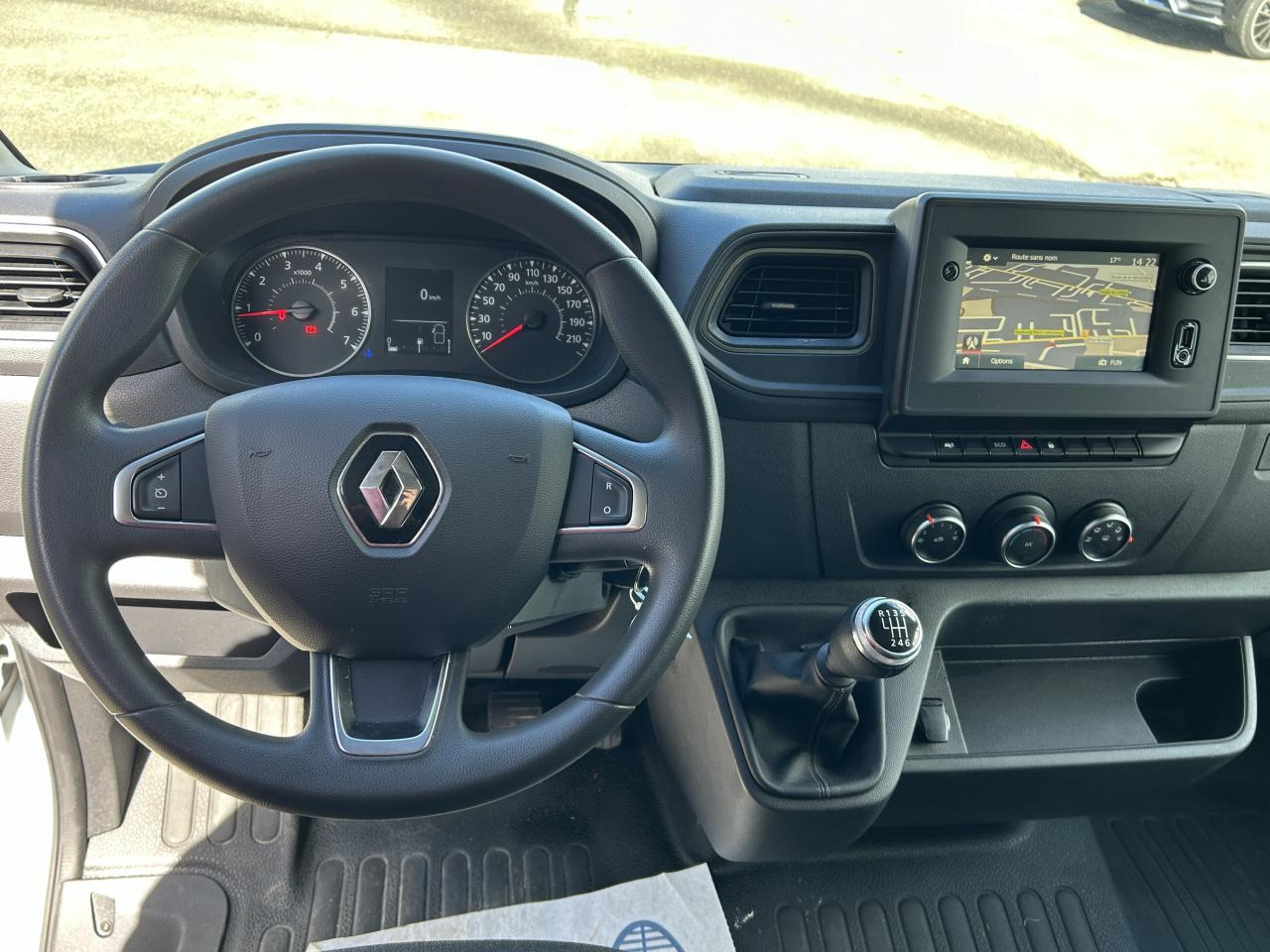 RENAULT Master Confort F3500 L3H2 2.3 dCi - 135 III CABINE APPROFONDIE Cabine approfondie L3H2 Traction PHA - Furgon: slika 5 RENAULT Master Confort F3500 L3H2 2.3 dCi - 135 III CABINE APPROFONDIE Cabine approfondie L3H2 Traction PHA - Furgon: slika 5