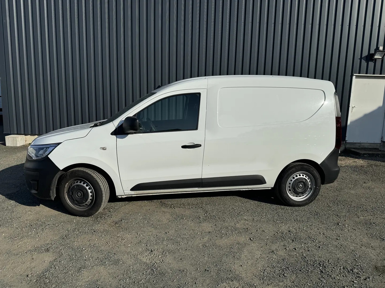 Renault Express 1.5 BLUE DCI 95CH CONFORT 22 - Dostavno vozilo z dvojno kabino: slika 3 Renault Express 1.5 BLUE DCI 95CH CONFORT 22 - Dostavno vozilo z dvojno kabino: slika 3