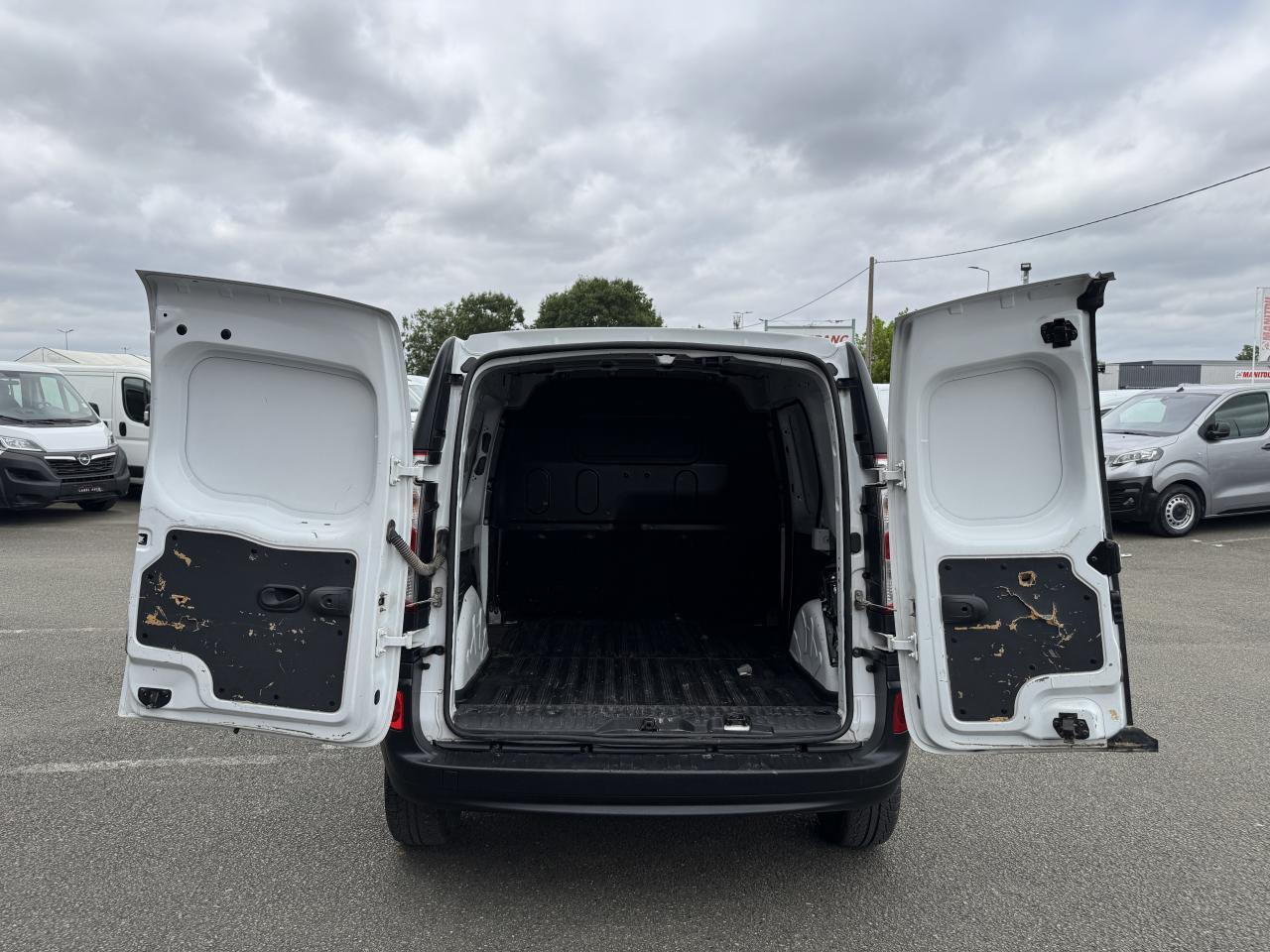 Renault Kangoo 1.5 BLUE DCI 80CH GRAND CONFORT 5CV - Mali kombi: slika 2 Renault Kangoo 1.5 BLUE DCI 80CH GRAND CONFORT 5CV - Mali kombi: slika 2