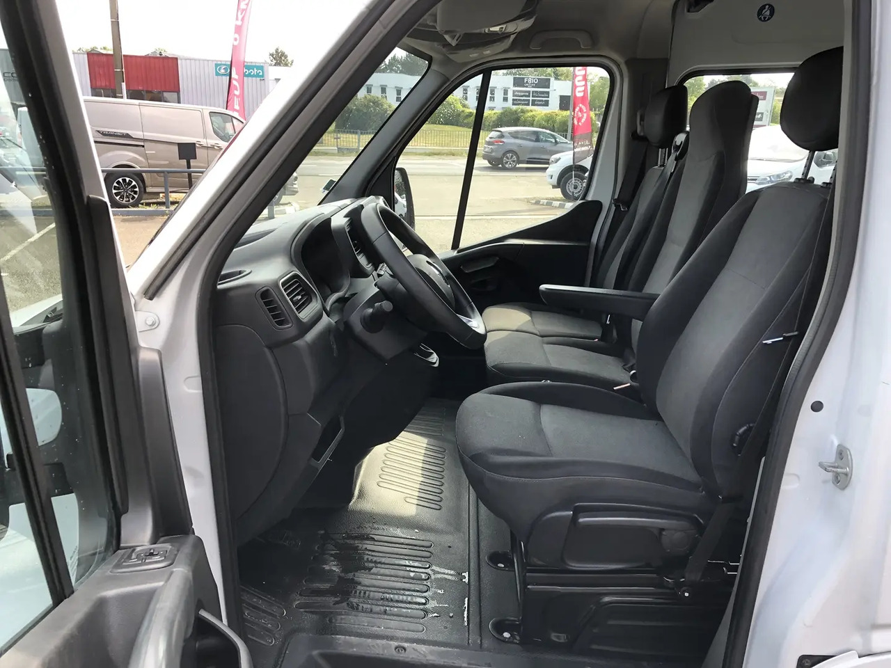 Renault Master F3300 L2H2 2.3 DCI 135CH CABINE APPROFONDIE CONFORT EURO6 - Dostavno vozilo z dvojno kabino: slika 5 Renault Master F3300 L2H2 2.3 DCI 135CH CABINE APPROFONDIE CONFORT EURO6 - Dostavno vozilo z dvojno kabino: slika 5