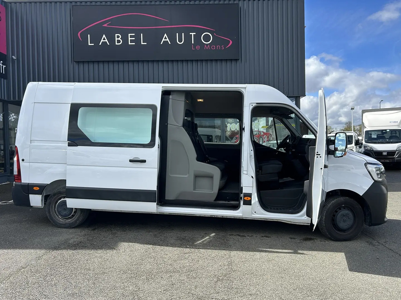 Renault Master F3500 L3H2 2.3 BLUE DCI 135CH CABINE APPROFONDIE GRAND CONFORT - Dostavno vozilo z dvojno kabino: slika 1 Renault Master F3500 L3H2 2.3 BLUE DCI 135CH CABINE APPROFONDIE GRAND CONFORT - Dostavno vozilo z dvojno kabino: slika 1