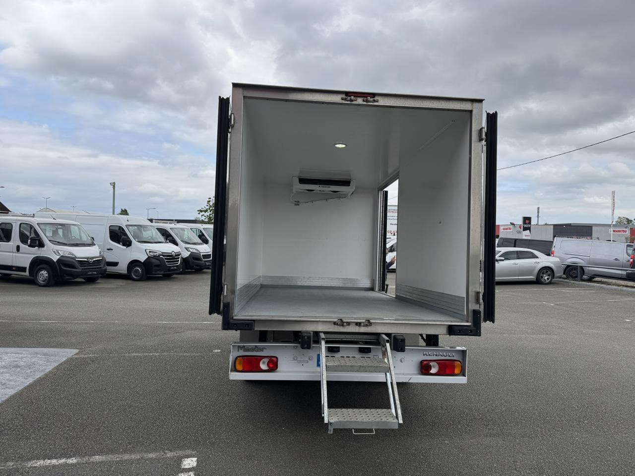 Renault Master FRIGORIFIQUE RJ3500 L3 2.3 BLUE DCI 165CH CAISSE 12M3 - Hladilno vozilo: slika 1 Renault Master FRIGORIFIQUE RJ3500 L3 2.3 BLUE DCI 165CH CAISSE 12M3 - Hladilno vozilo: slika 1