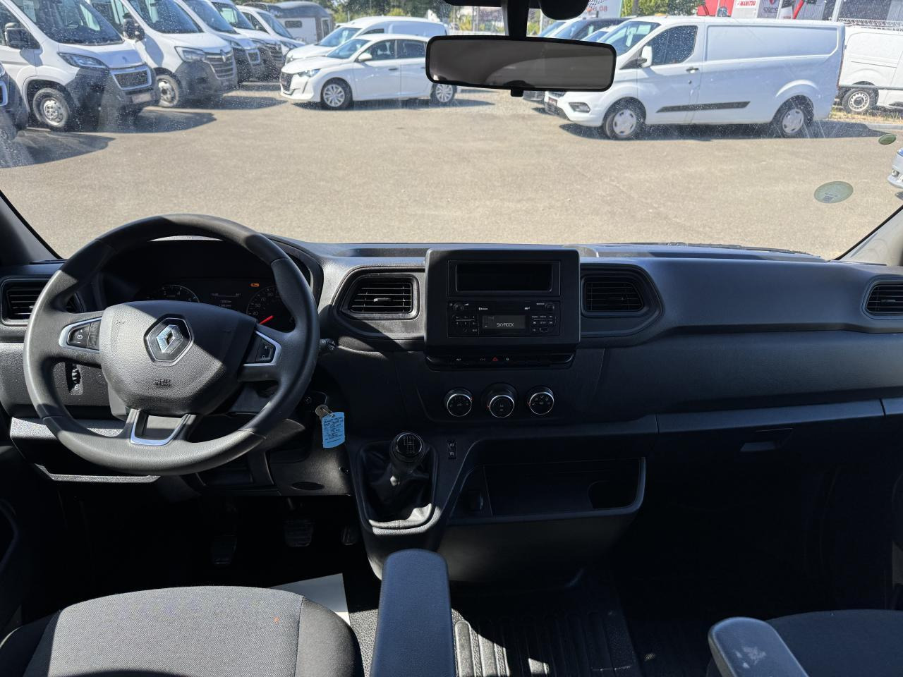 Renault Master RENAULT 3T5 BENNE + COFFRE RJ DOUBLE CABINE 6 PL 2.3 DCI 130 CH CONFORT + GPS + REGUL + CLIM - Dostavno vozilo prekucnik: slika 3 Renault Master RENAULT 3T5 BENNE + COFFRE RJ DOUBLE CABINE 6 PL 2.3 DCI 130 CH CONFORT + GPS + REGUL + CLIM - Dostavno vozilo prekucnik: slika 3