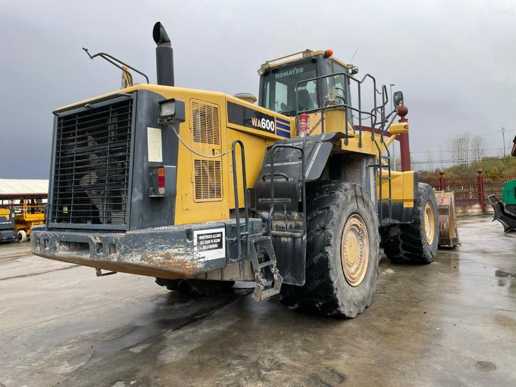 Komatsu WA 600-6 - Kolesni nakladalec: slika 2 Komatsu WA 600-6 - Kolesni nakladalec: slika 2