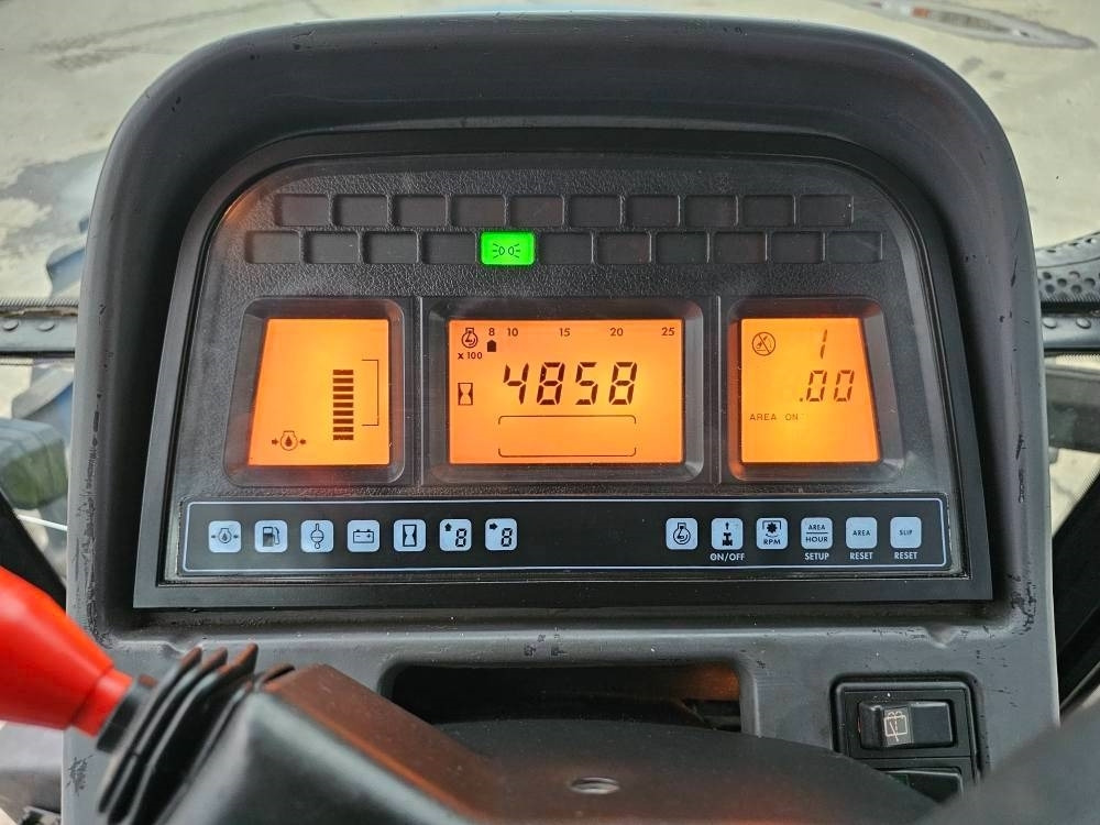 Traktor New Holland 8360 DT: slika 21 Traktor New Holland 8360 DT: slika 21