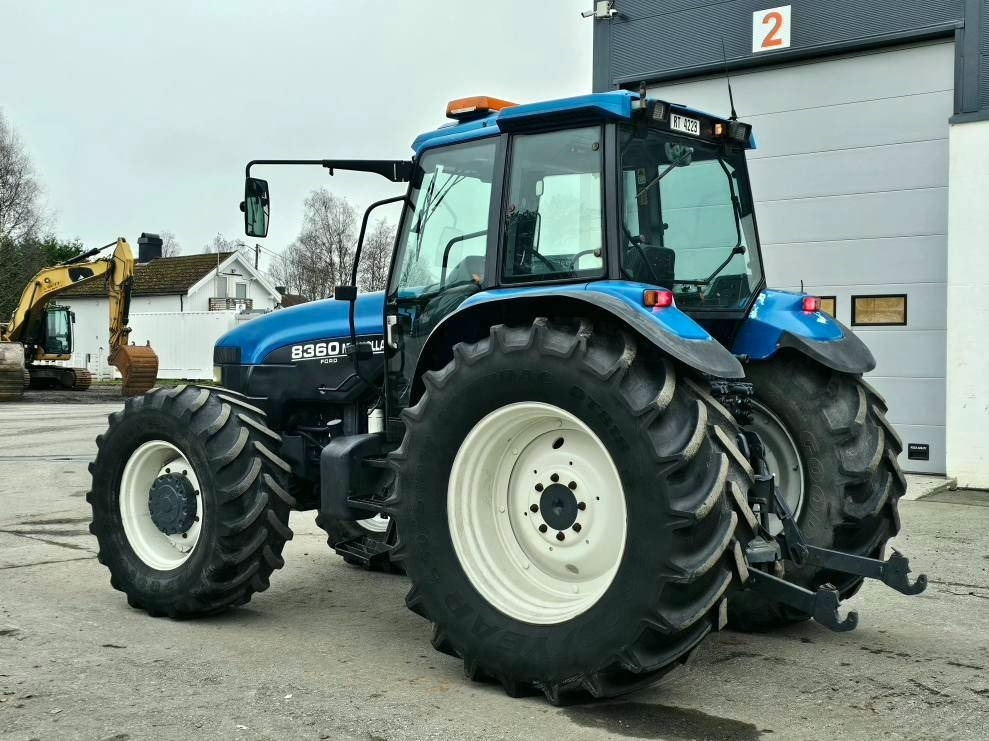 New Holland 8360 DT - Traktor: slika 4 New Holland 8360 DT - Traktor: slika 4