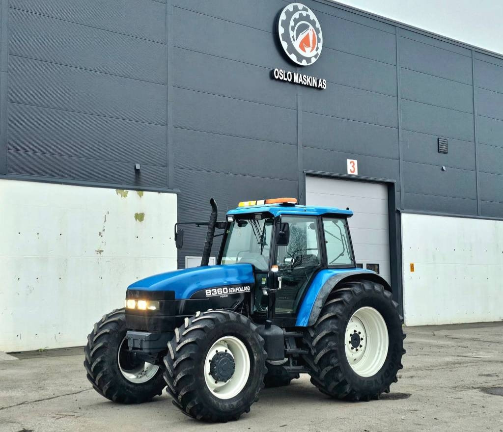 New Holland 8360 DT - Traktor: slika 1 New Holland 8360 DT - Traktor: slika 1