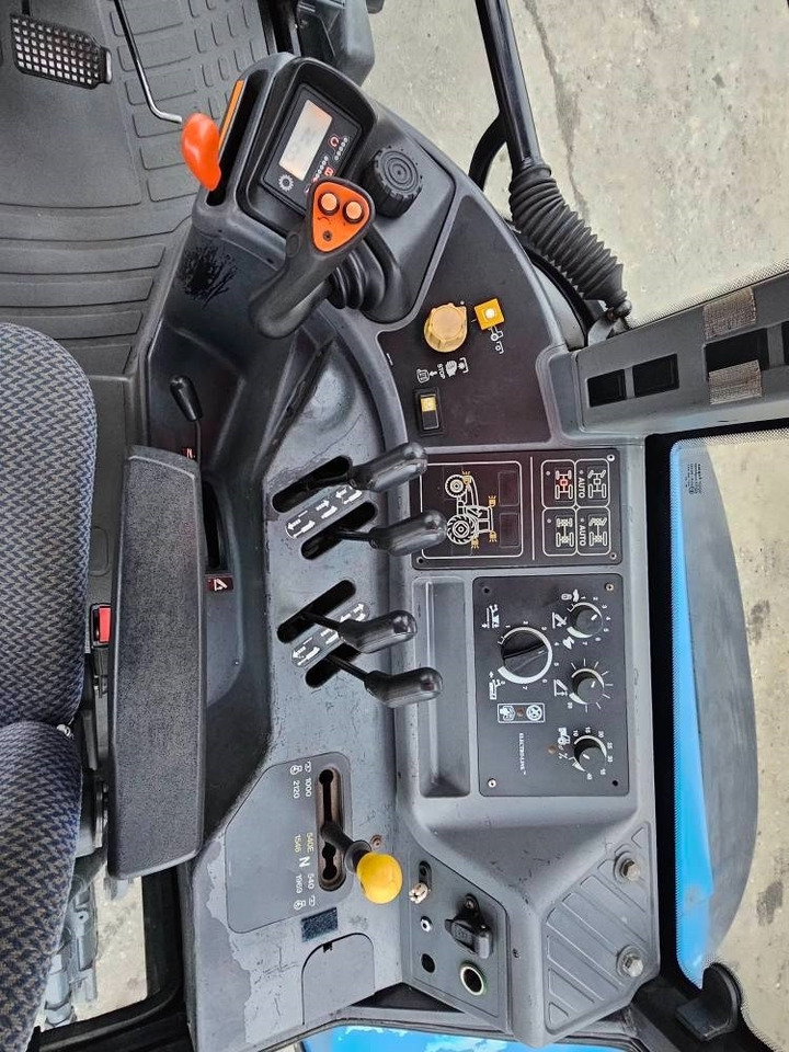 Traktor New Holland 8360 DT: slika 18 Traktor New Holland 8360 DT: slika 18