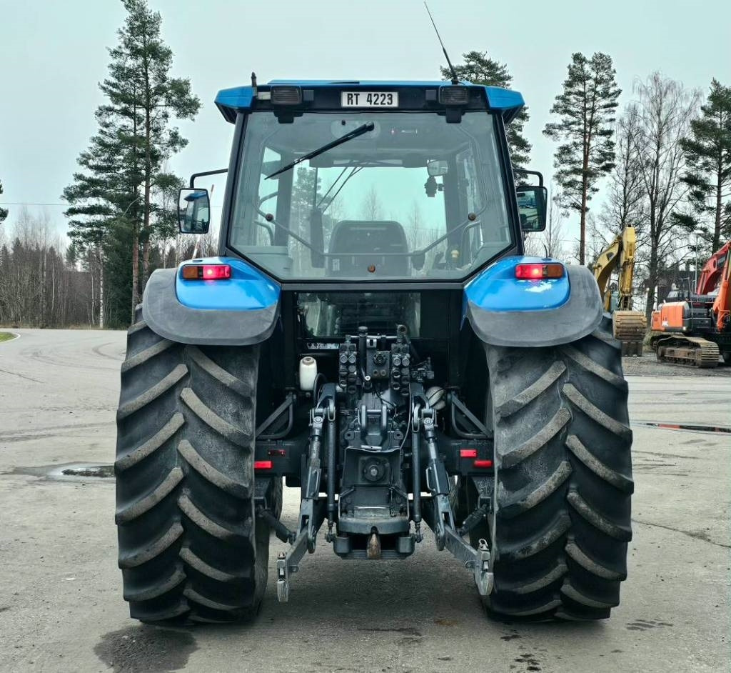New Holland 8360 DT - Traktor: slika 5 New Holland 8360 DT - Traktor: slika 5