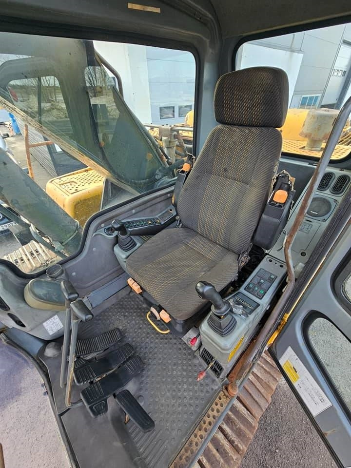 Bager goseničar Volvo EC 240 LC: slika 29