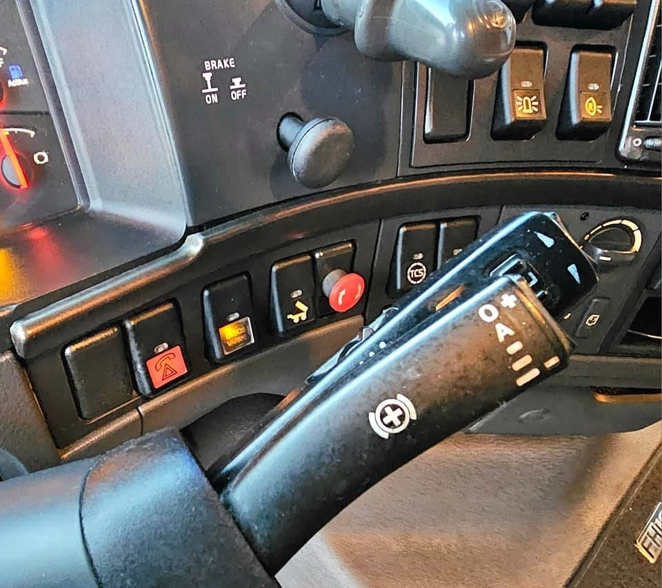 Tovornjak prekucnik Volvo FH 16 700: slika 39