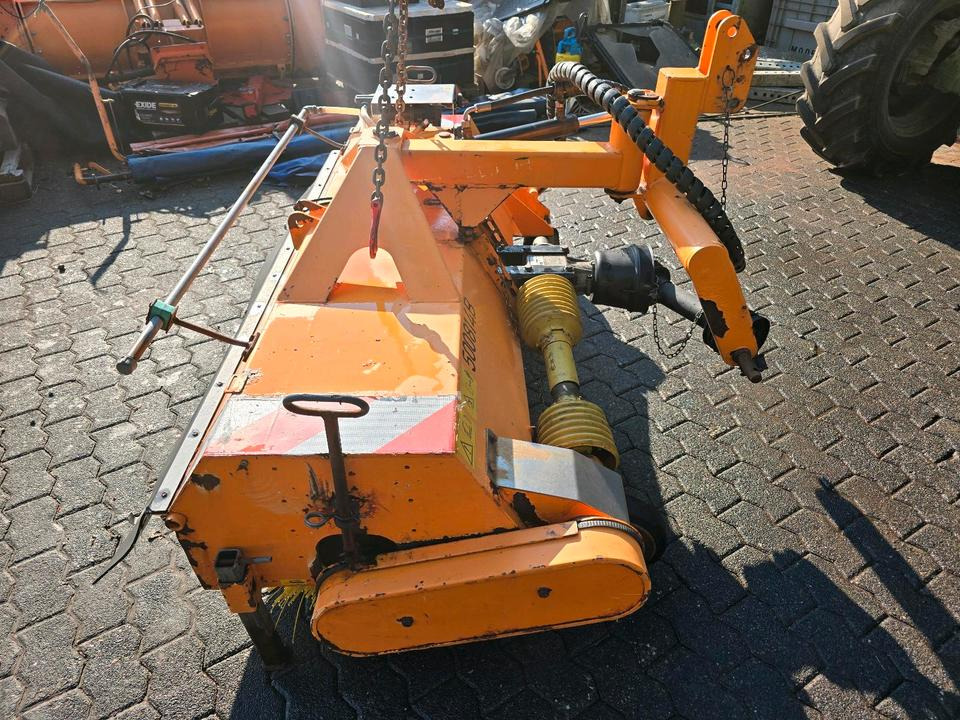 Dücker HDK 160 Kehrmaschine Straßenkehrmaschine Kehrbesen für Multicar Tremo Iseki Kubota - Metla: slika 4 Dücker HDK 160 Kehrmaschine Straßenkehrmaschine Kehrbesen für Multicar Tremo Iseki Kubota - Metla: slika 4