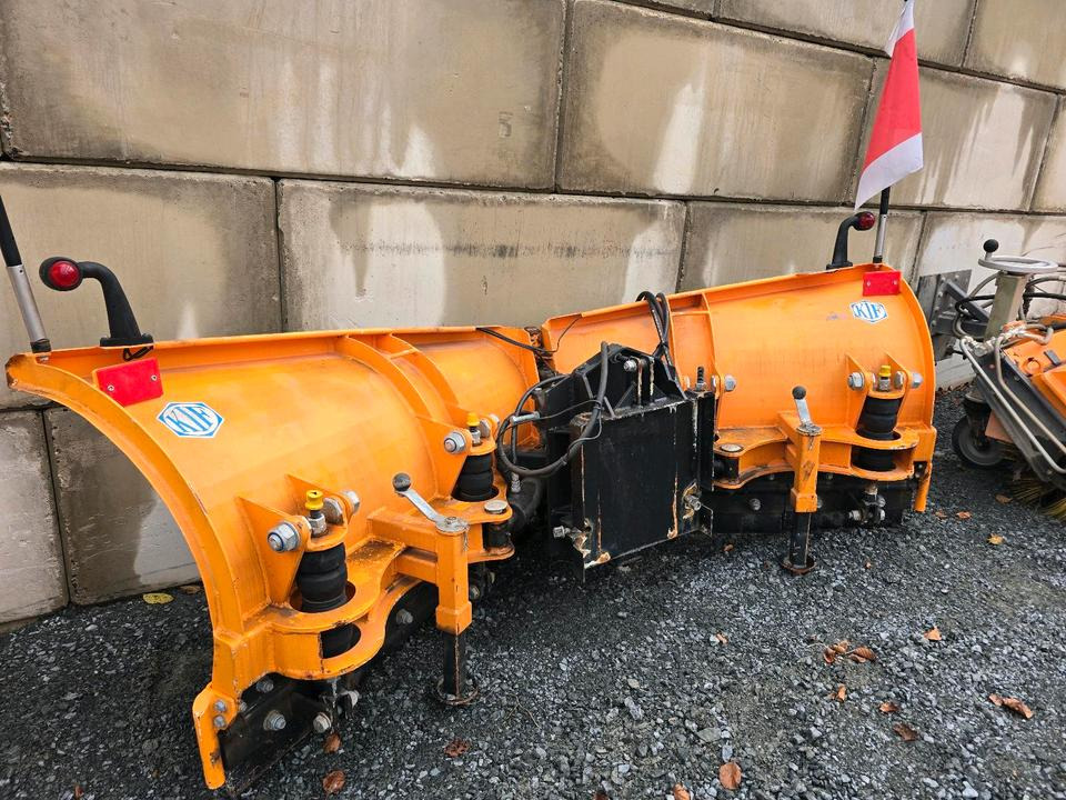 KIF V-Schneepflug CM 2400 Keilpflug Variopflug Schneeschieber Schneeschild Winterdienst Räumschild passend für Multicar Kramer Iseki Kubota Kleintraktor - Snežni plug: slika 2 KIF V-Schneepflug CM 2400 Keilpflug Variopflug Schneeschieber Schneeschild Winterdienst Räumschild passend für Multicar Kramer Iseki Kubota Kleintraktor - Snežni plug: slika 2