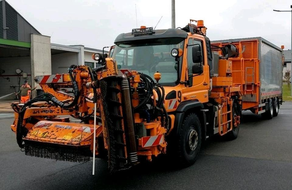 Unimog U527 mit Mulag Saugmähkombination SB 600 MFK 600 Abschiebewagen Mercedes-Benz Böschungsmäher Böschungsmulcher Hangmäher 530 U 527 535 430 405 427 Abschieber Mähanhänger Dücker - Komunalno/ Posebno vozilo: slika 2 Unimog U527 mit Mulag Saugmähkombination SB 600 MFK 600 Abschiebewagen Mercedes-Benz Böschungsmäher Böschungsmulcher Hangmäher 530 U 527 535 430 405 427 Abschieber Mähanhänger Dücker - Komunalno/ Posebno vozilo: slika 2