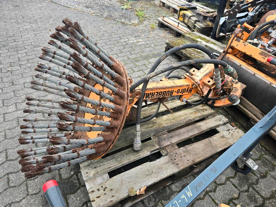Mulag Flächenbürste Wildkrautbürste Mähausleger MKM FME FMK 500 600 700 Böschungsmäher Böschungsmulcher Dücker - Metla: slika 1 Mulag Flächenbürste Wildkrautbürste Mähausleger MKM FME FMK 500 600 700 Böschungsmäher Böschungsmulcher Dücker - Metla: slika 1