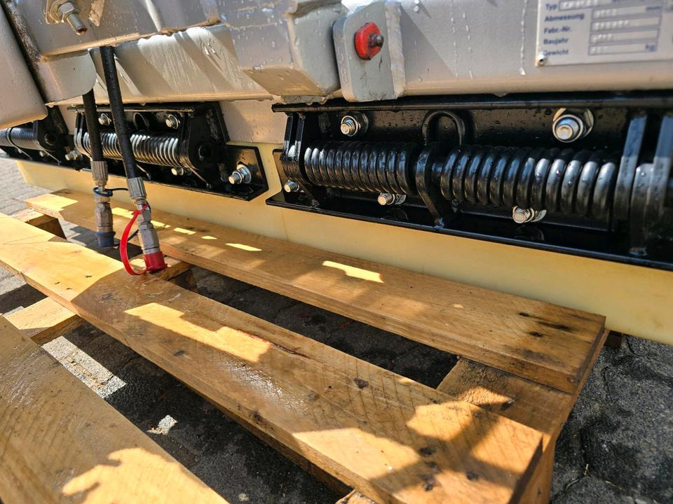 NEUWARE KIF Schneepflug CM 1600 Schneeschieber Schneeschild Winterdienst Räumschild passend für Multicar Kramer Iseki Kubota Kleintraktor - Snežni plug: slika 4 NEUWARE KIF Schneepflug CM 1600 Schneeschieber Schneeschild Winterdienst Räumschild passend für Multicar Kramer Iseki Kubota Kleintraktor - Snežni plug: slika 4