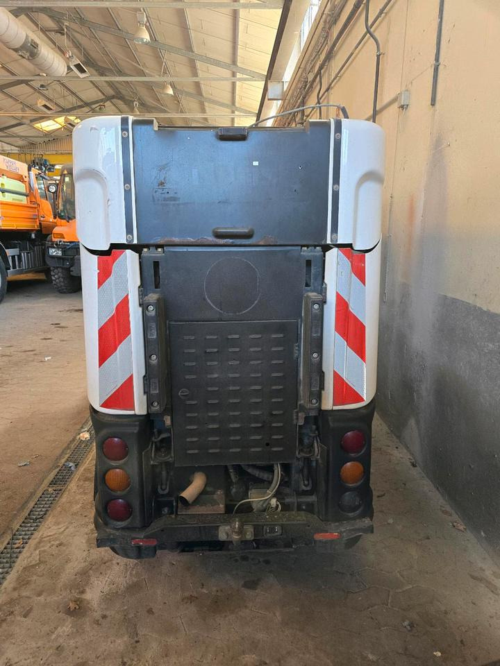 Nilfisk City Ranger 3500 Kehrmaschine Straßenkehrmaschine mit Schmidt Bediendisplay Hako Kehreinheit - Vozilo za pometanje: slika 4 Nilfisk City Ranger 3500 Kehrmaschine Straßenkehrmaschine mit Schmidt Bediendisplay Hako Kehreinheit - Vozilo za pometanje: slika 4