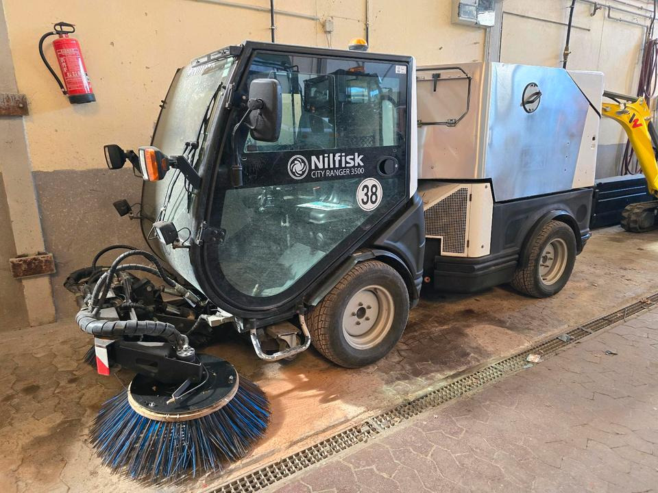 Vozilo za pometanje Nilfisk City Ranger 3500 Kehrmaschine Straßenkehrmaschine mit Schmidt Bediendisplay Hako Kehreinheit: slika 1