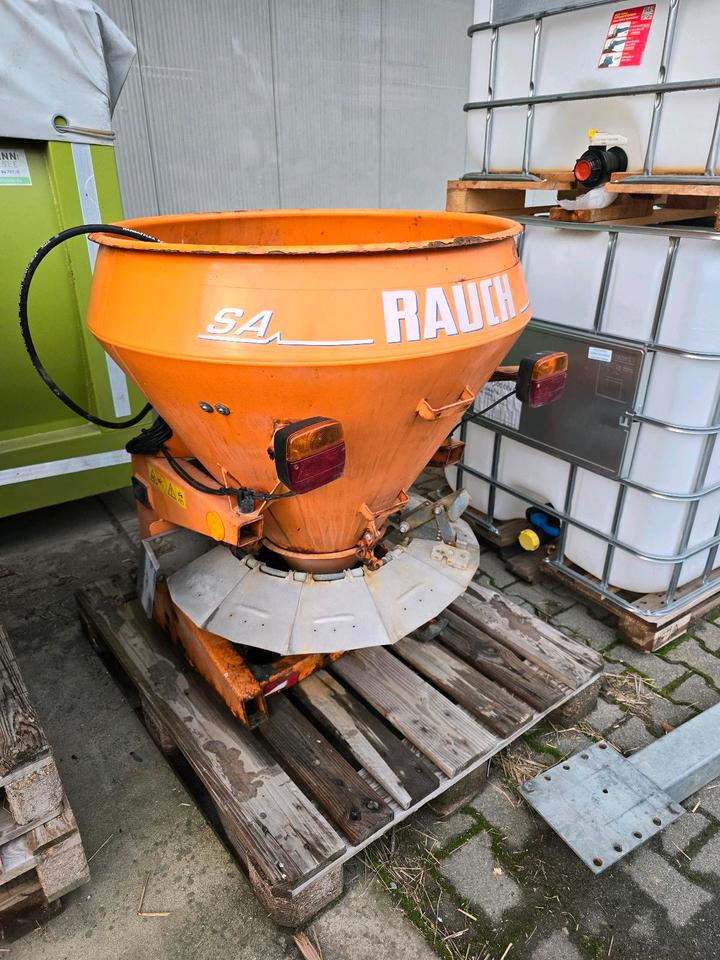 Rauch 250 Salzstreuer für Kleintraktor Iseki Kubota Winterdienst - Posipalnik peska/ Soli: slika 1 Rauch 250 Salzstreuer für Kleintraktor Iseki Kubota Winterdienst - Posipalnik peska/ Soli: slika 1