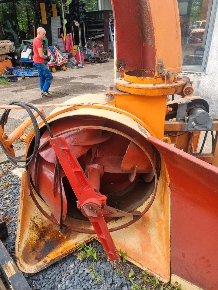 Schmidt S3 Schneeschleuder Schneefräse 240cm für Unimog U300 400 500 405 427 423 429 530 535 Schneepflug Schneeschild Scheeschieber Winterdienst Schmidt Beilhack - Snežni puhalnik: slika 4 Schmidt S3 Schneeschleuder Schneefräse 240cm für Unimog U300 400 500 405 427 423 429 530 535 Schneepflug Schneeschild Scheeschieber Winterdienst Schmidt Beilhack - Snežni puhalnik: slika 4