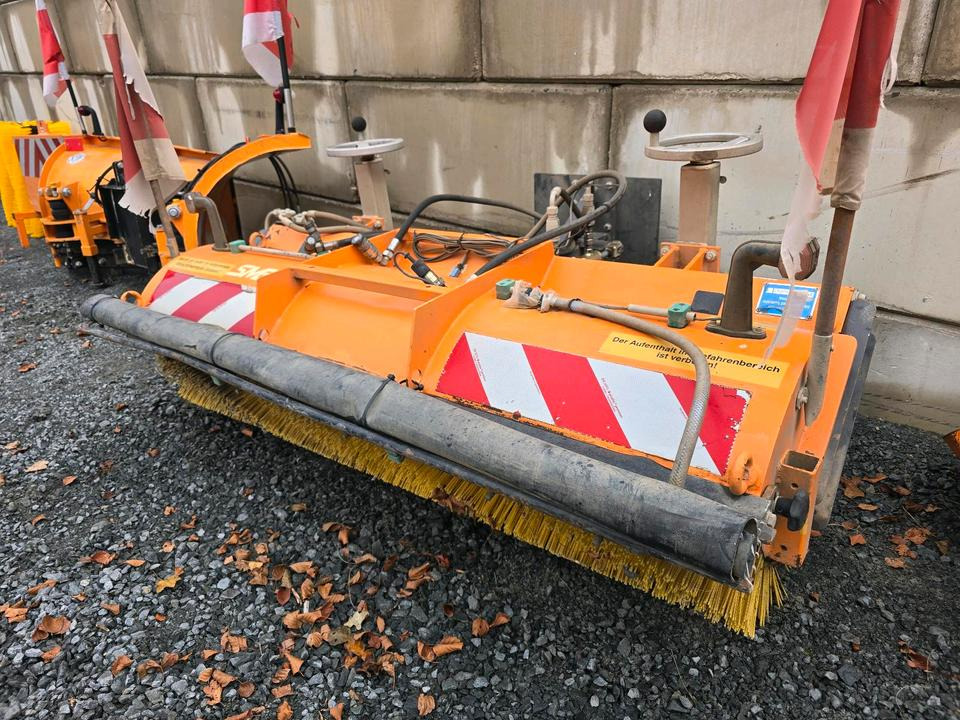 Sobernheimer FKM 1.8F Kehrmaschine für Multicar Straßenkehrmaschine Kehrbesen für Multicar Tremo Iseki Kubota - Metla: slika 4 Sobernheimer FKM 1.8F Kehrmaschine für Multicar Straßenkehrmaschine Kehrbesen für Multicar Tremo Iseki Kubota - Metla: slika 4