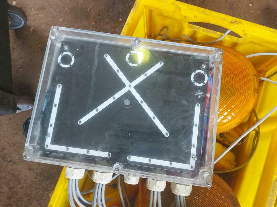 Steuergerät LP 8000 Classic Nissen LED Absperrtafel Vorwarntafel - Električni sistem za Prikolica: slika 1 Steuergerät LP 8000 Classic Nissen LED Absperrtafel Vorwarntafel - Električni sistem za Prikolica: slika 1