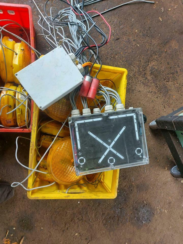 Steuergerät LP 8000 Classic Nissen LED Absperrtafel Vorwarntafel - Električni sistem: slika 2 Steuergerät LP 8000 Classic Nissen LED Absperrtafel Vorwarntafel - Električni sistem: slika 2