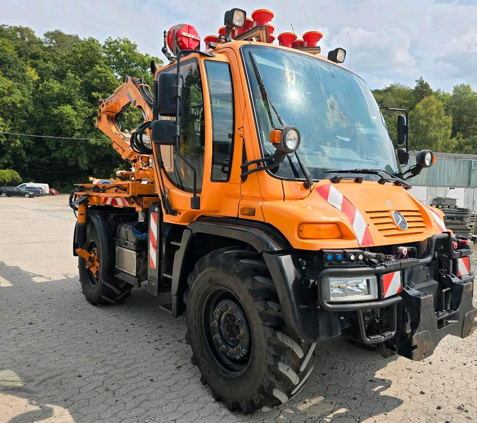 Unimog U400 6-Zylinder 2010 405/10 405/12 NKS-Z-UGN-43K Bluetec 5 Mercedes-Benz UGE UGN Mulag MHU 800 Mähausleger Böschungsmäher Böschungsmulcher Küpper-Weisser IMS Salzstreuer - Vozilo za zimsko službo: slika 2 Unimog U400 6-Zylinder 2010 405/10 405/12 NKS-Z-UGN-43K Bluetec 5 Mercedes-Benz UGE UGN Mulag MHU 800 Mähausleger Böschungsmäher Böschungsmulcher Küpper-Weisser IMS Salzstreuer - Vozilo za zimsko službo: slika 2