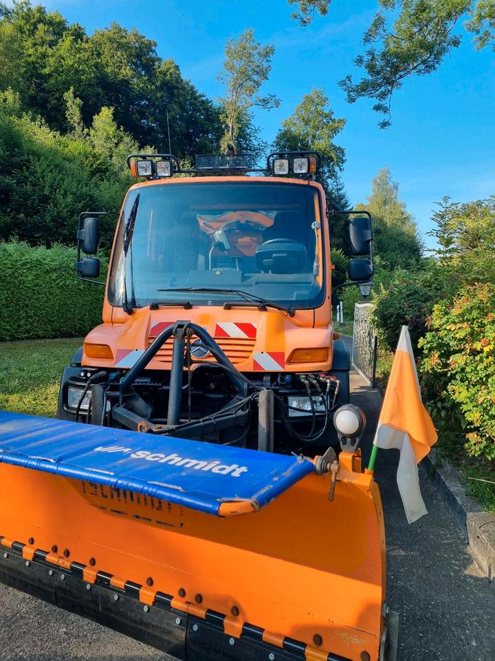 Zu Vermieten! Unimog 405 U400 Winterdienst Schmidt Schneepflug Schneeschild Salzstreuer Leasing Miete - Vozilo za zimsko službo: slika 3 Zu Vermieten! Unimog 405 U400 Winterdienst Schmidt Schneepflug Schneeschild Salzstreuer Leasing Miete - Vozilo za zimsko službo: slika 3