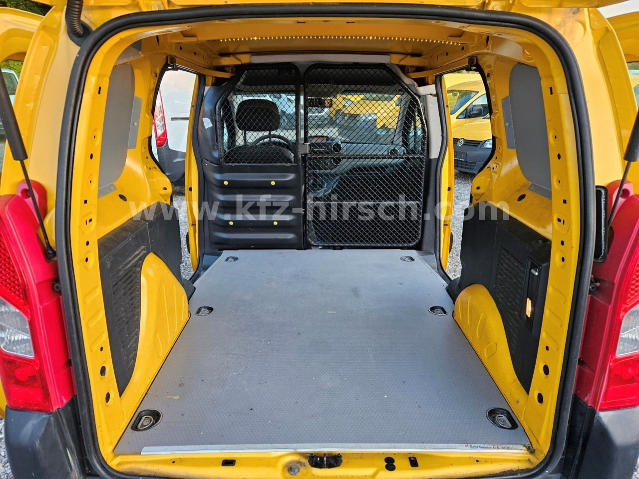 Citroën Berlingo 75 Hdi EURO5 , 2xSchiebetüre, 1.Hand, - Mali kombi: slika 5 Citroën Berlingo 75 Hdi EURO5 , 2xSchiebetüre, 1.Hand, - Mali kombi: slika 5