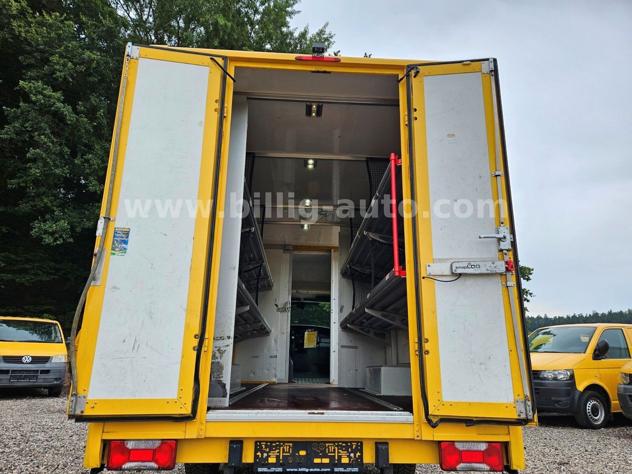 Iveco Daily 1.Hand*EU4* Regale Integralkoffer DHL POST - Tovornjak s hrano: slika 5 Iveco Daily 1.Hand*EU4* Regale Integralkoffer DHL POST - Tovornjak s hrano: slika 5