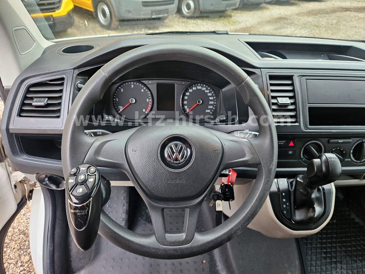 Volkswagen T6 Automatik/ DSG Sortimo Stdhzg Behindertenger. - Potniški kombi: slika 3 Volkswagen T6 Automatik/ DSG Sortimo Stdhzg Behindertenger. - Potniški kombi: slika 3