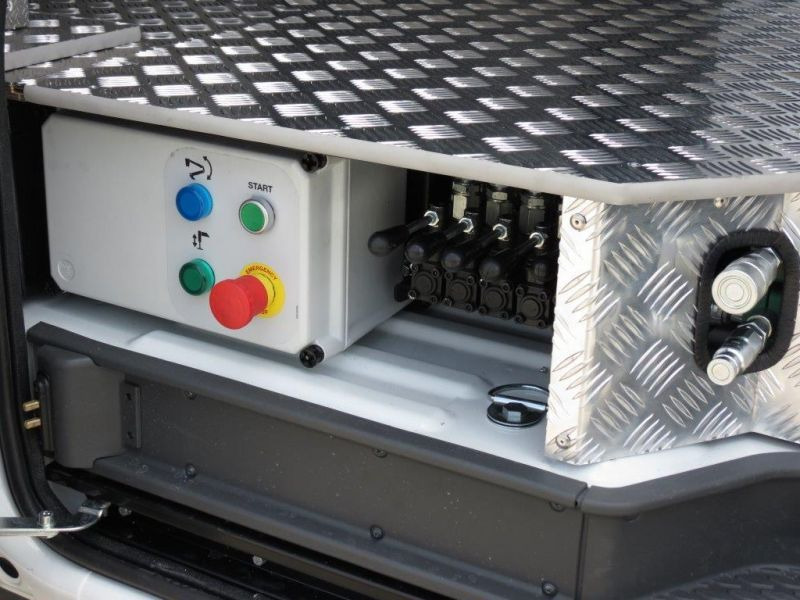 Comet IZOLACJA 46kV Podnośnik koszowy 14/2/8 JIB do pracy pod napięciem zamontowany na VAN 5,2 t - Dvižna ploščad montirana na tovornjak: slika 5 Comet IZOLACJA 46kV Podnośnik koszowy 14/2/8 JIB do pracy pod napięciem zamontowany na VAN 5,2 t - Dvižna ploščad montirana na tovornjak: slika 5