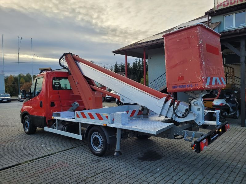 Iveco Daily 35S11 podnośnik koszowy 20 m Multitel MT202DS - Dvižna ploščad montirana na tovornjak: slika 4 Iveco Daily 35S11 podnośnik koszowy 20 m Multitel MT202DS - Dvižna ploščad montirana na tovornjak: slika 4