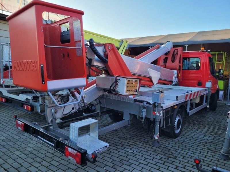Iveco Daily 35S12 podnośnik koszowy 25 m Multitel MX250 - Dvižna ploščad montirana na tovornjak: slika 3 Iveco Daily 35S12 podnośnik koszowy 25 m Multitel MX250 - Dvižna ploščad montirana na tovornjak: slika 3