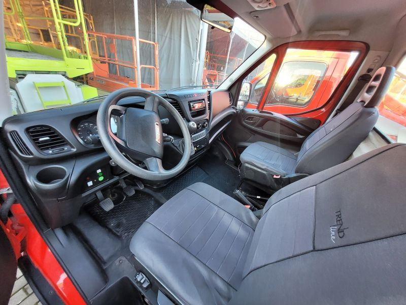 Iveco Daily 35S12 podnośnik koszowy 25 m Multitel MX250 - Dvižna ploščad montirana na tovornjak: slika 5 Iveco Daily 35S12 podnośnik koszowy 25 m Multitel MX250 - Dvižna ploščad montirana na tovornjak: slika 5
