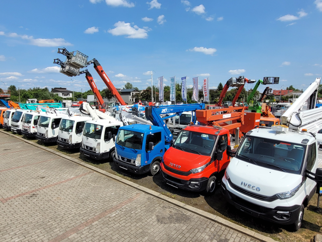Nissan Cabstar NT400 podnośnik koszowy Palfinger P240 A Smart bucket truck boom lift - Dvižna ploščad montirana na tovornjak: slika 2 Nissan Cabstar NT400 podnośnik koszowy Palfinger P240 A Smart bucket truck boom lift - Dvižna ploščad montirana na tovornjak: slika 2