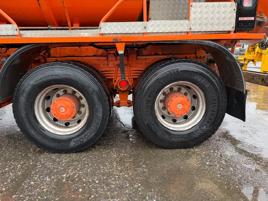 MAN 32.402 VF 8x4 - Vakuumski tovornjak: slika 2 MAN 32.402 VF 8x4 - Vakuumski tovornjak: slika 2