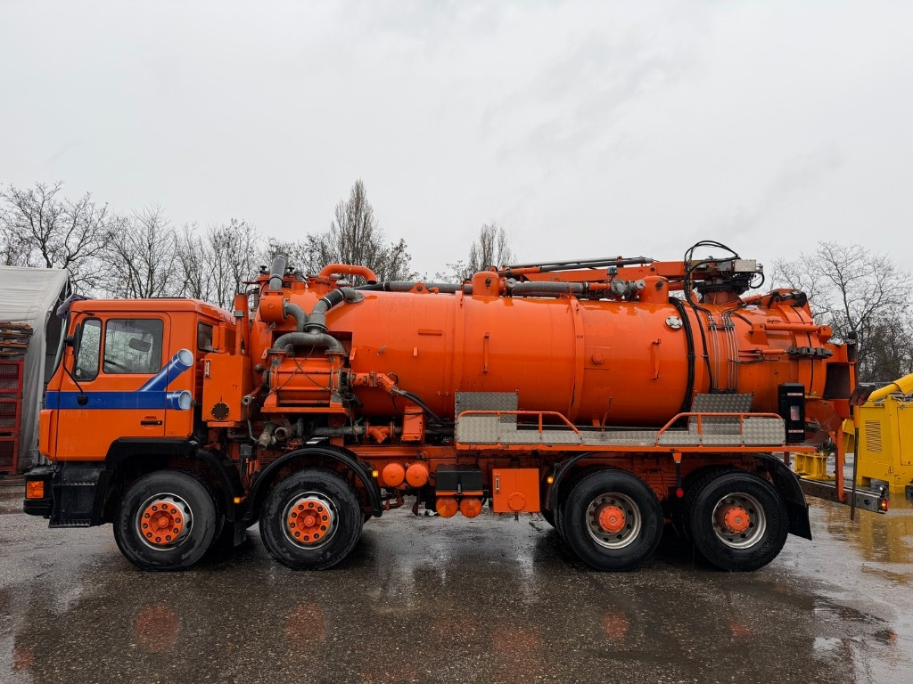 MAN 32.402 VF 8x4 - Vakuumski tovornjak: slika 1 MAN 32.402 VF 8x4 - Vakuumski tovornjak: slika 1