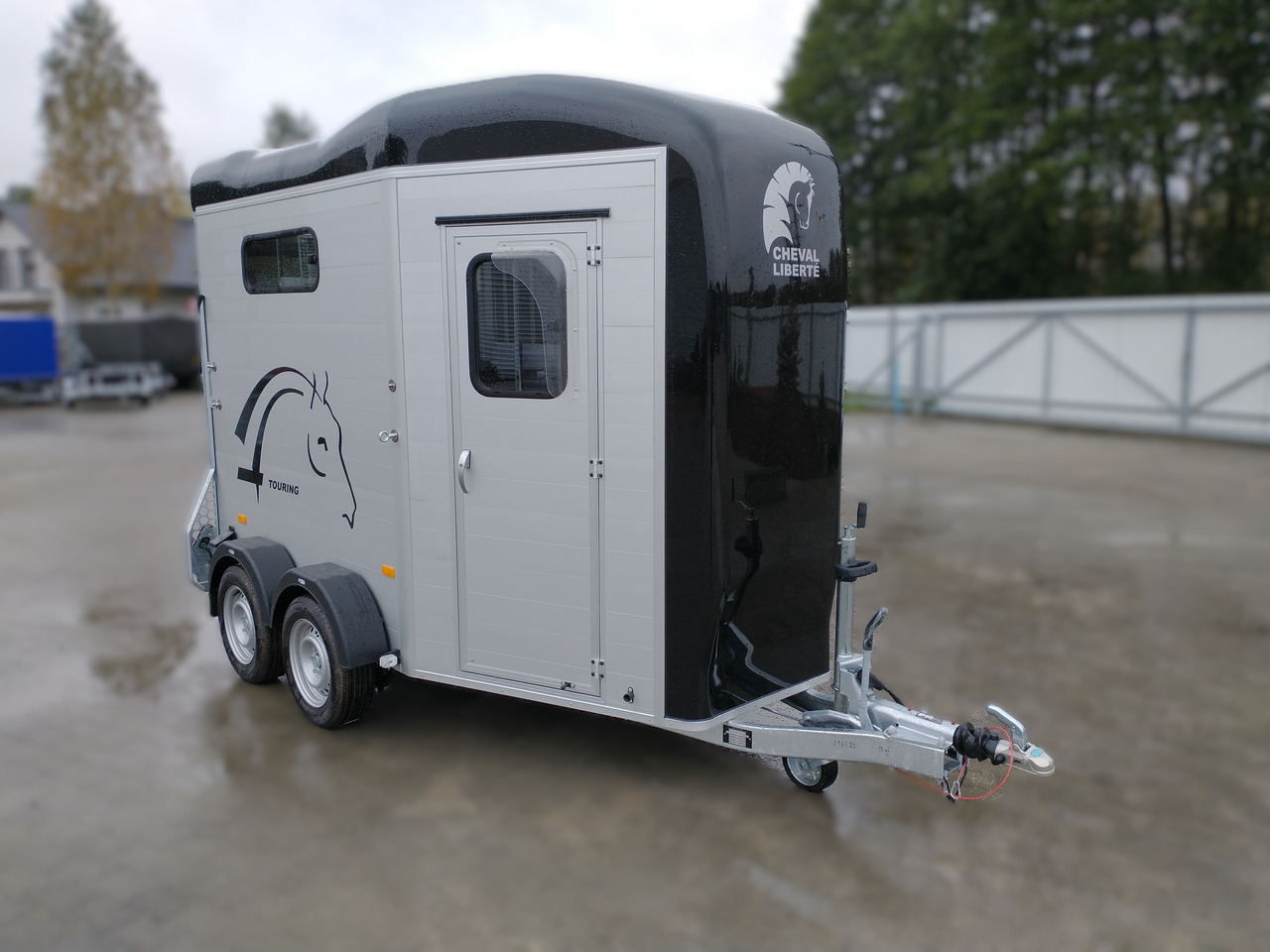 Cheval Liberté Touring Country + Siodlarnia, Debon - Prikolica za konje: slika 1 Cheval Liberté Touring Country + Siodlarnia, Debon - Prikolica za konje: slika 1