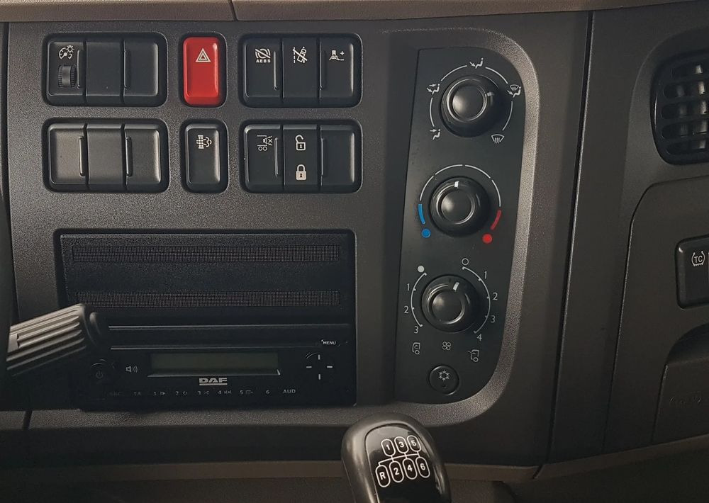 Tovornjak hladilnik DAF 16T LF 230 WINDA CHŁODNIA 16EP 6,58x2,48x2,38 KLIMA IZOTERMA MROŹNIA: slika 10